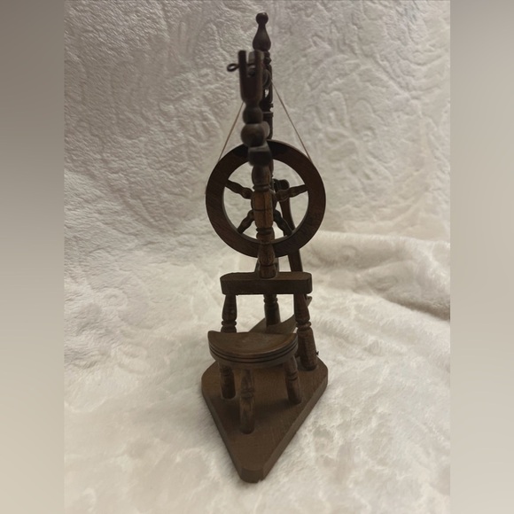 Vintage 8" Miniature Dollhouse Spinning Wheel Wood Salesman Sample - Picture 3 of 12